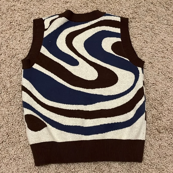 sweater vest - Picture 2 of 2